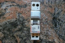 Interrupteur sectionneur 32a d'occasion Interrupteur sectionneur 32a d'occasion  France