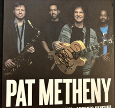 FOTO ASSINADA POR PAT METHENY COM BANDA UNITY 12X7 GUITARRISTA DE JAZZ "LAST TRAIN HOME" comprar usado  Enviando para Brazil