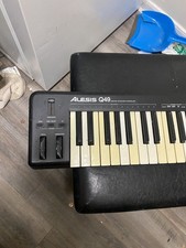 Controlador de teclado Alesis Q49 USB MIDI | Cabo USB incluído | Funciona testado, usado comprar usado  Enviando para Brazil