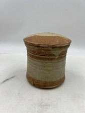 Jarro de cerâmica vintage estúdio com tampa assinado grés esmalte 4,5" decoração arte EUA comprar usado Jarro de cerâmica vintage estúdio com tampa assinado grés esmalte 4,5" decoração arte EUA comprar usado  Enviando para Brazil