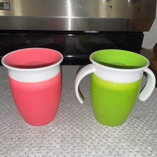 2 Copos Munchkin® Miracle® 360° sem bico, 10 oz, verde e rosa comprar usado 2 Copos Munchkin® Miracle® 360° sem bico, 10 oz, verde e rosa comprar usado  Enviando para Brazil