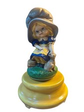 Vintage Pintado à Mão Giratório Menina no Boné com Caixa de Música Gato Anos 1960 Anos 1970 Assinado comprar usado  Enviando para Brazil