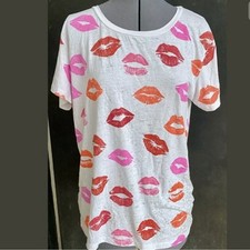NOVA CAMISETA CHA SOR FEMININA VERMELHA ROSA CORAL BATOM BEIJOS LÁBIOS ESTAMPA GRÁFICA M comprar usado  Enviando para Brazil