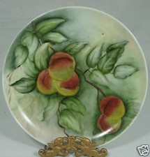 PRATO DECORATIVO VINTAGE PINTADO À MÃO VERDE COM FRUTAS DE PÊSSEGO ASSINADO J.FORST, usado comprar usado  Enviando para Brazil
