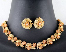 Conjunto de Brinco Kramer Vintage Falso Coral e Cristal Folha Fundida Colar Clipe comprar usado  Enviando para Brazil