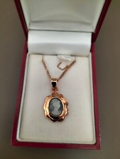 Collier chaine pendentif d'occasion Collier chaine pendentif d'occasion  Village-Neuf