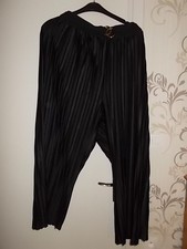 Pantalon plissé noir d'occasion Pantalon plissé noir d'occasion  Romorantin-Lanthenay