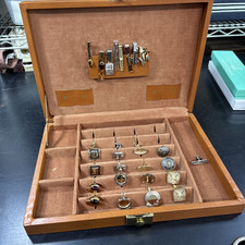 Lote De Colección De Gemelos Y Alfileres De Corbata Para Hombre (8 Juegos - Gemelos y 9+ Alfileres De Corbata) segunda mano  Embacar hacia Mexico