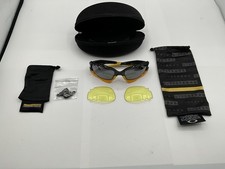 Usado, Óculos de sol Oakley Jawbone Livestrong preto/amarelo, ventilado, várias lentes comprar usado Usado, Óculos de sol Oakley Jawbone Livestrong preto/amarelo, ventilado, várias lentes comprar usado  Enviando para Brazil