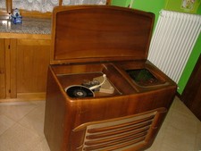 Radio giradischi magnadyne usato  Torrebelvicino