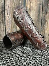 Leather viking bracers usato  Roma