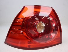 Feu arrière gauche d'occasion Feu arrière gauche d'occasion  La Tour-du-Pin