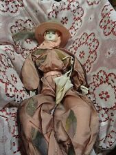 Poupée porcelaine chapeautée d'occasion  Saint-Cyprien