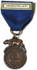Prendedor de Premio Banda y Orquesta Escolar del Sur de California 1971 Cinta Azul segunda mano  Embacar hacia Mexico