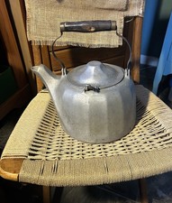 Chaleira de chá vintage Wagner Ware Sidney O 1902 - 5 qts alumínio colonial nº 7 B comprar usado Chaleira de chá vintage Wagner Ware Sidney O 1902 - 5 qts alumínio colonial nº 7 B comprar usado  Enviando para Brazil