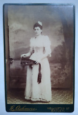 Cartão de armário Young Lady segurando ventilador por Ashmore, Batley West Yorkshire comprar usado  Enviando para Brazil