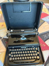 Vintage royal deluxe for sale  Clifton Heights