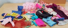 Lot vêtements poupée d'occasion  Martigues