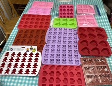 Lote de 15 moldes de bolo/doces vários moldes de cozimento de silicone - nunca usados. comprar usado  Enviando para Brazil