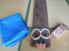 Koto para principiantes 13 cuerdas 183 cm 72 pulgadas con talla de instrumento musical de Japón segunda mano  Embacar hacia Mexico