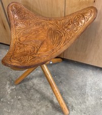 VINTAGE TRIPÉ DE COURO FEITO À MÃO ASSENTO DE SELA DOBRÁVEL COM DESIGN DE CAVALO E FLOR comprar usado VINTAGE TRIPÉ DE COURO FEITO À MÃO ASSENTO DE SELA DOBRÁVEL COM DESIGN DE CAVALO E FLOR comprar usado  Enviando para Brazil