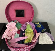 Usado, Lote misto de 18 pol. e roupas regulares da Barbie com estojo da Barbie comprar usado  Enviando para Brazil