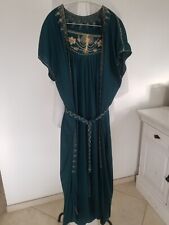 Caftan brodé tunisien d'occasion  Crécy-la-Chapelle