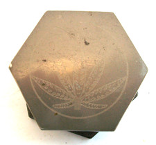 BOITE A BROYER DU TABAC MOULIN A HERBES SMOKE GRINDER HERBE MILL TABAK MAHLKASTE comprar usado  Enviando para Brazil