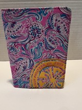 Porta-Capa para Passaporte Lilly Pulitzer Prosecco Rosa "Don’t Be Jelly" Excelente Estado Usado comprar usado  Enviando para Brazil