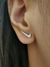 Nike stud swoosh d'occasion  Thiers