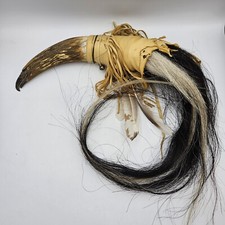 Chifre de vaca esculpido em cabeça de águia com penas, couro e cabelo de cavalo arte tribal   comprar usado  Enviando para Brazil