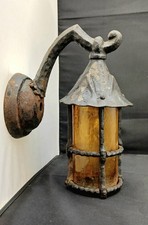 Arandela externa gótica antiga de ferro fundido antiga e lente âmbar  comprar usado Arandela externa gótica antiga de ferro fundido antiga e lente âmbar  comprar usado  Enviando para Brazil