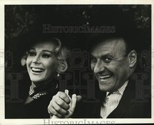 1970 Press Photo Actors Eva Gabor, Werner Klemperer estrela em comédia no ABC. comprar usado  Enviando para Brazil