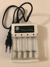 Caricabatterie universale 1.2v usato  Mondovi