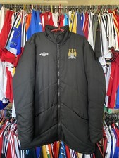 JAQUETA UMBRO MANCHESTER CITY 2010 2011 FUTEBOL BANCO tamanho GG masculina comprar usado JAQUETA UMBRO MANCHESTER CITY 2010 2011 FUTEBOL BANCO tamanho GG masculina comprar usado  Enviando para Brazil