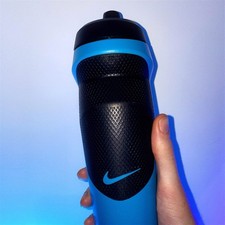 Usado, Garrafa de água Nike azul e preta (ginástica/treino/esportes) tamanho - 20 oz/0,59 L/4 xícaras comprar usado  Enviando para Brazil