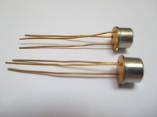Lot transistors germanium d'occasion  Saint-Nicolas-du-Pélem