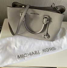 Bolsa satchel Michael Kors cinza/cinza pérola, camille grande couro pebbled comprar usado Bolsa satchel Michael Kors cinza/cinza pérola, camille grande couro pebbled comprar usado  Enviando para Brazil