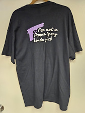 Camiseta I'm Not A Pepper Spray Kinda Girl Revólver Preta Manga Curta Tamanho XL comprar usado  Enviando para Brazil
