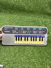 Casio ML-1 Magical Light Vintage Mini Sintetizador de Teclado Light Up - Funciona.  s2 comprar usado Casio ML-1 Magical Light Vintage Mini Sintetizador de Teclado Light Up - Funciona.  s2 comprar usado  Enviando para Brazil