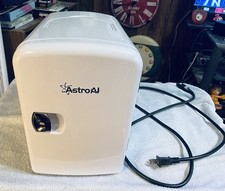 Mini geladeira portátil AstroAI LY0204A 11x9x7” configuração quente ou fria comprar usado  Enviando para Brazil