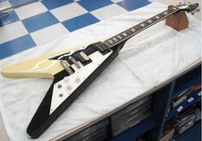 Usado, Guitarra elétrica EDWARDS E-FV-125WB bloco branco e preto feita no Japão tipo FV comprar usado Usado, Guitarra elétrica EDWARDS E-FV-125WB bloco branco e preto feita no Japão tipo FV comprar usado  Enviando para Brazil