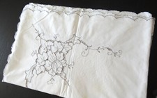 Ancienne nappe broderies d'occasion  La Ciotat