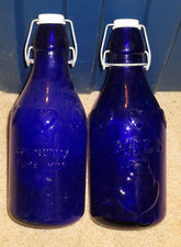 2 garrafas de leite de vidro azul cobalto absolutamente puro tampa superior giratória gato em relevo Itália comprar usado  Enviando para Brazil