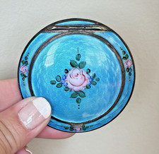 Espelho compacto vintage bebê azul rosa flores guilhochê esmalte tom prata comprar usado Espelho compacto vintage bebê azul rosa flores guilhochê esmalte tom prata comprar usado  Enviando para Brazil