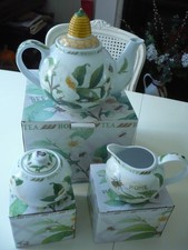 Gorgeous tea set for sale  STEVENAGE