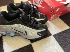 Usado Nike Shox R4 GS 4y Gradeschool azul prata comprar usado Usado Nike Shox R4 GS 4y Gradeschool azul prata comprar usado  Enviando para Brazil