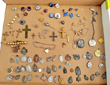 LOTE de 90 piezas católicas religiosas antiguas a vintage llenas de oro y tono plata segunda mano  Embacar hacia Mexico