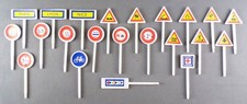 Lot plastic signs d'occasion  Expédié en Belgium