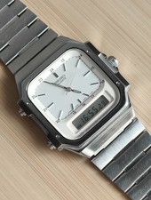 Orologio vintage digitale usato  Casapesenna
